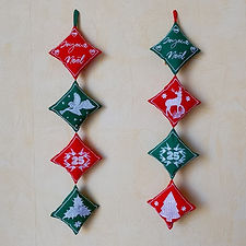 Guirlande Décorative de 4 Mini Coussins de Noël Brodés Personnalisables