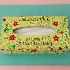 Couvre boîte à mouchoirs verte fleurie