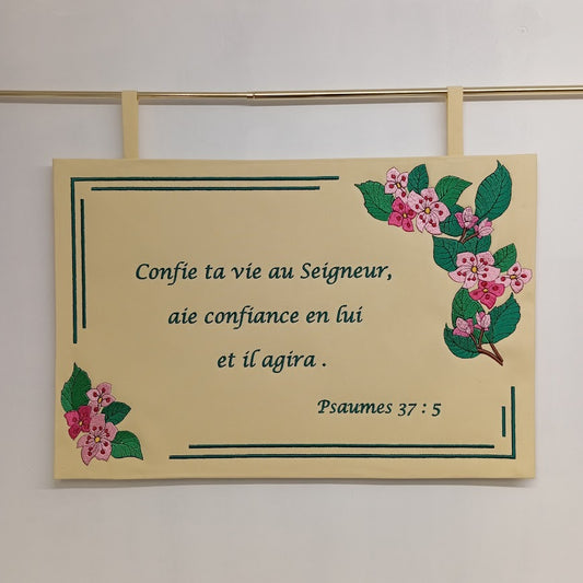 Tenture Murale Brodé Personnalisable - "Confie ta vie au Seigneur…" (Ps 37:5)