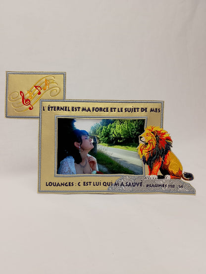 Cadre brodé personnalisé - L’Éternel est ma force - Psaumes 28:7