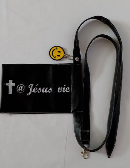 Petite Sacoche Noire Smiley  "Jésus vie"