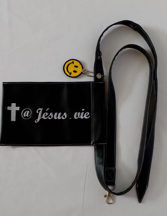 Petite Sacoche Noire Smiley  "Jésus vie"
