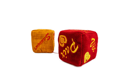 Petits dés décoratifs rouge et jaune
