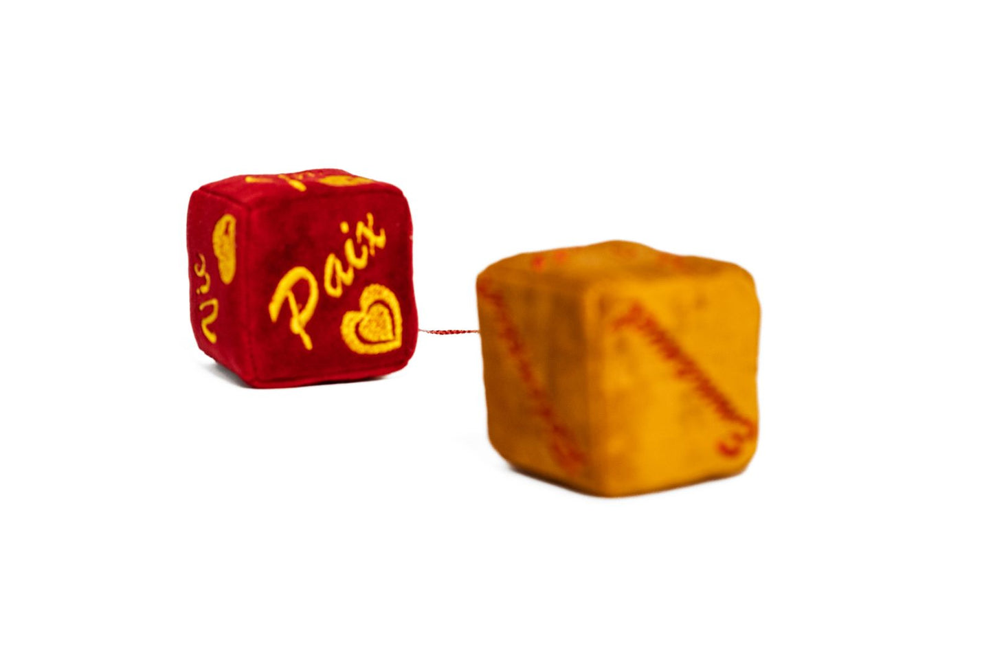Petits dés décoratifs rouge et jaune