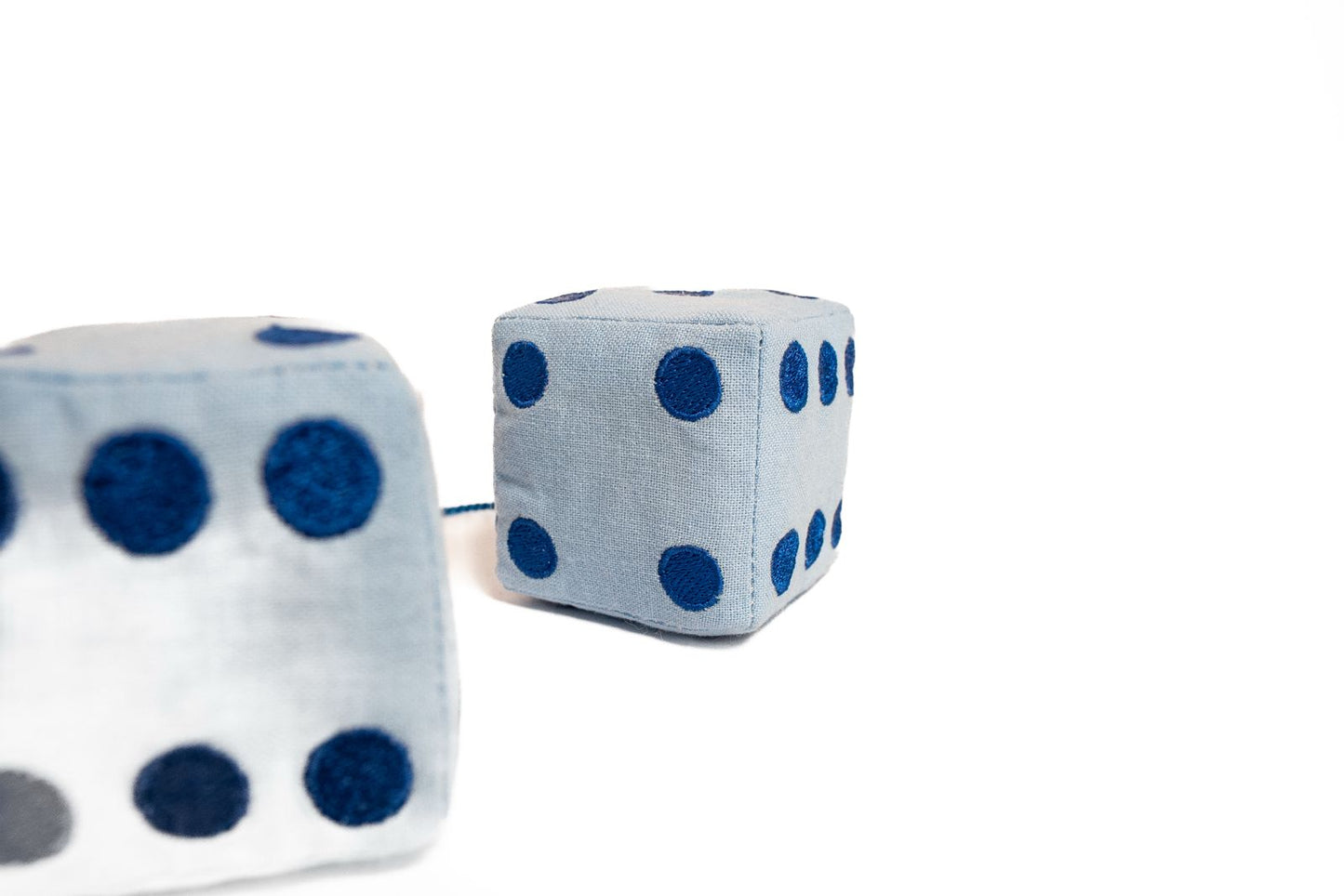 Petits dés décoratifs bleus