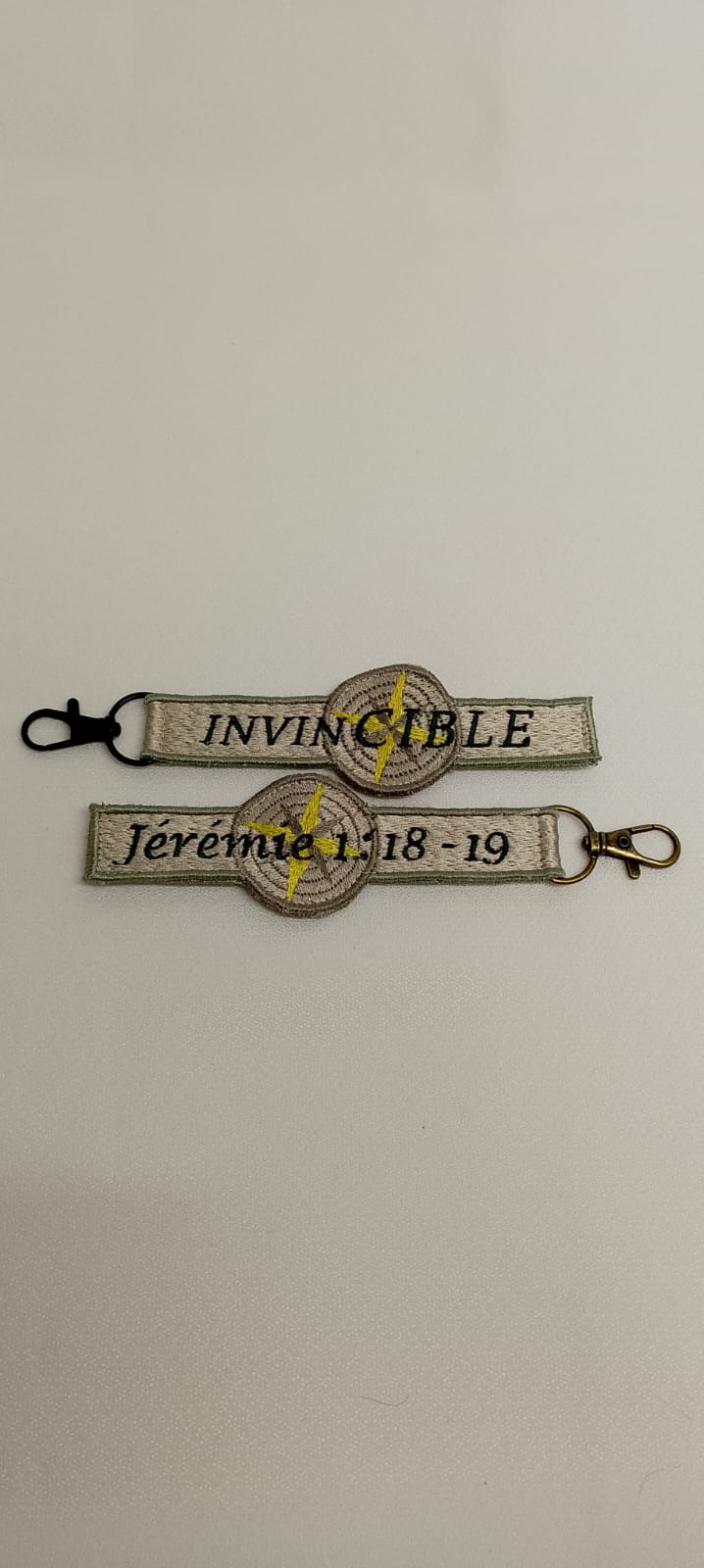 Porte-Clé Brodé - "Invincible"