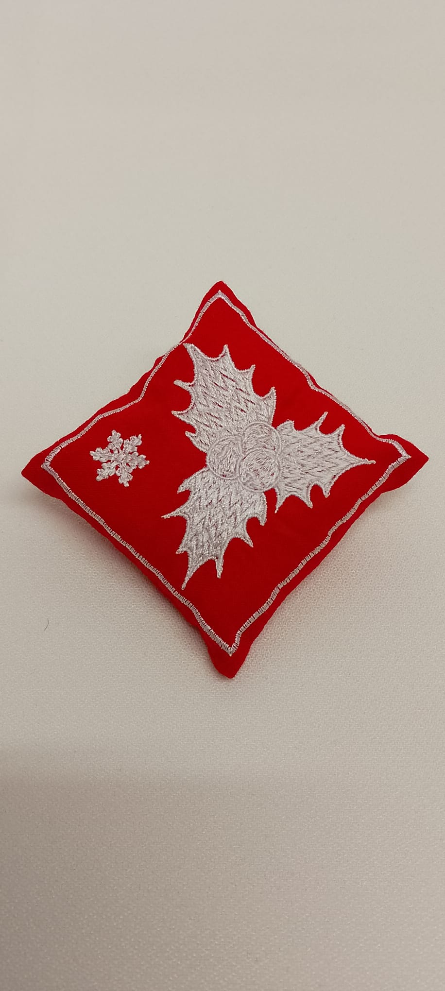 Guirlande Décorative de 4 Mini Coussins de Noël Brodés Personnalisables