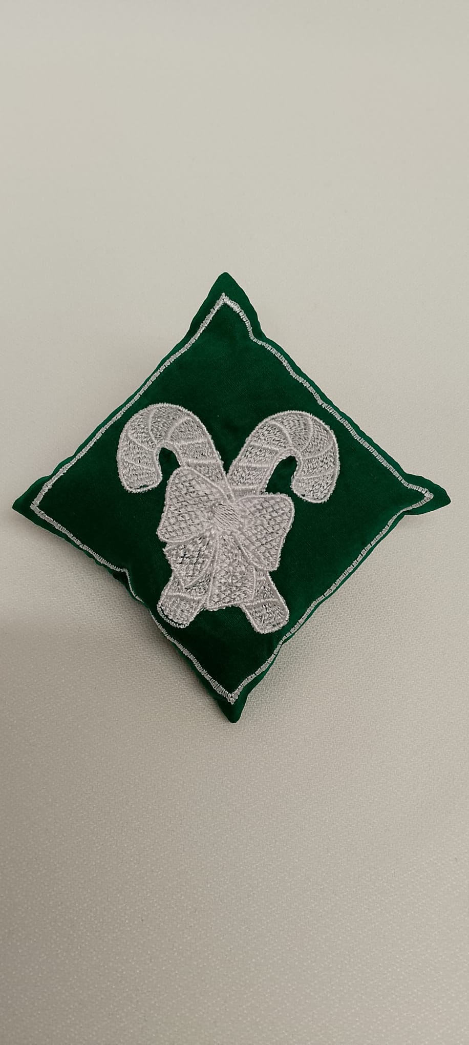 Guirlande Décorative de 4 Mini Coussins de Noël Brodés Personnalisables