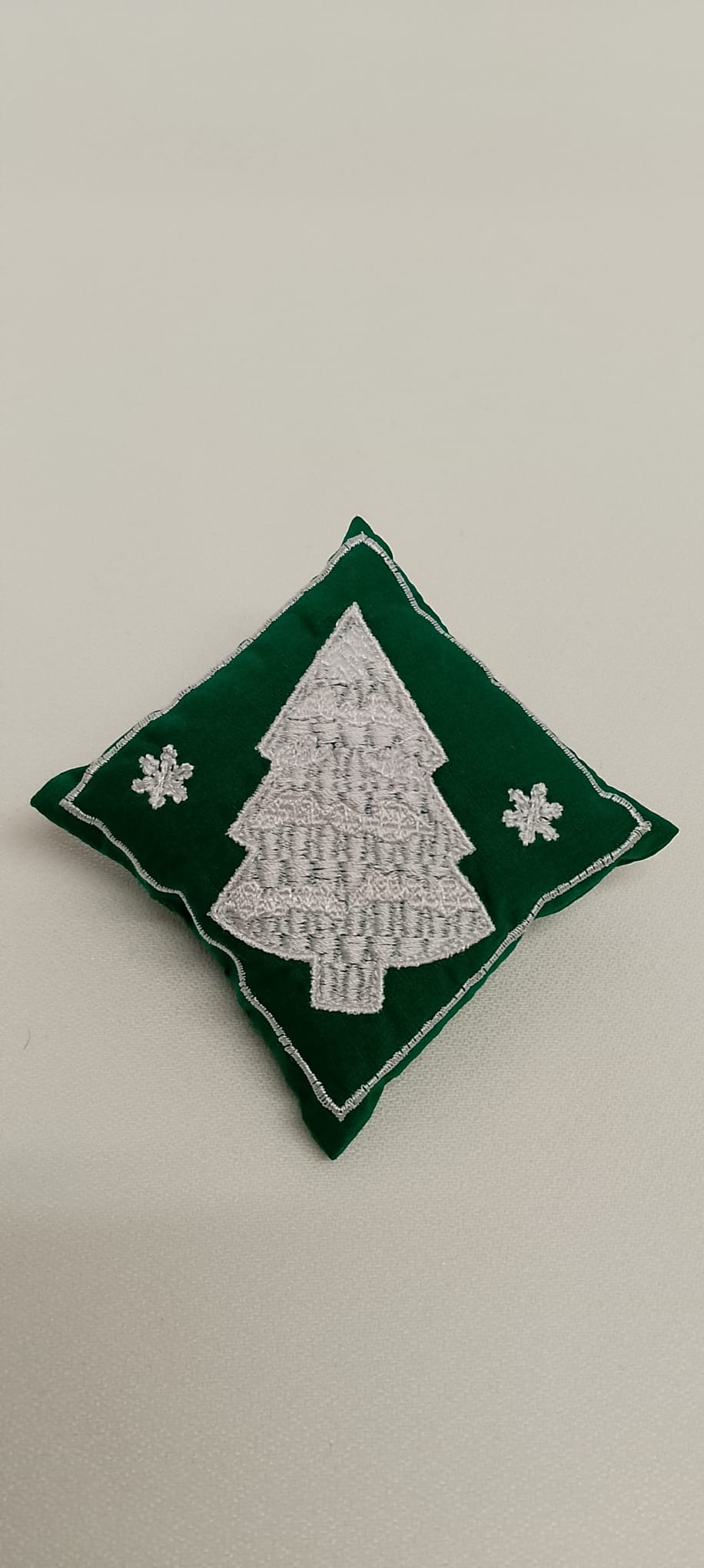 Guirlande Décorative de 4 Mini Coussins de Noël Brodés Personnalisables