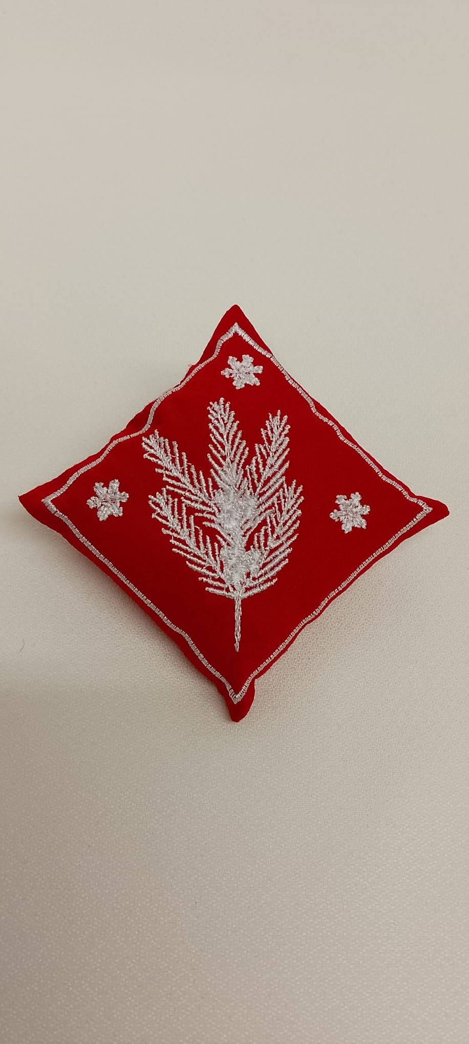 Guirlande Décorative de 4 Mini Coussins de Noël Brodés Personnalisables