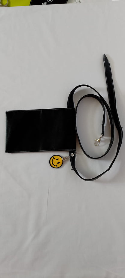 Petite Sacoche Noire Smiley  "Jésus vie"